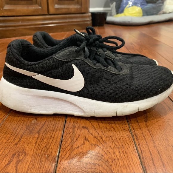 Nike shoes - Picture 2 of 6